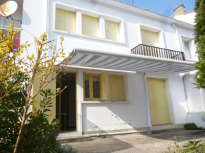 Maison F6 en centre-ville de Royan, à 150m de la plage, avec garage et jardin - FR-1-71-55